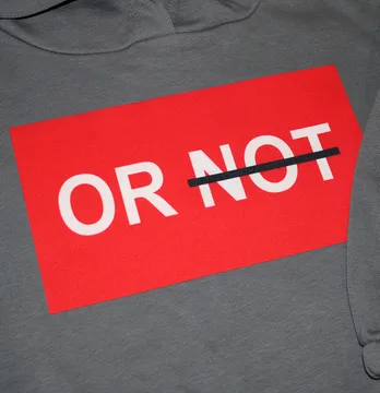 Нашивка тканевая "Or not" 25*15 см красного цвета