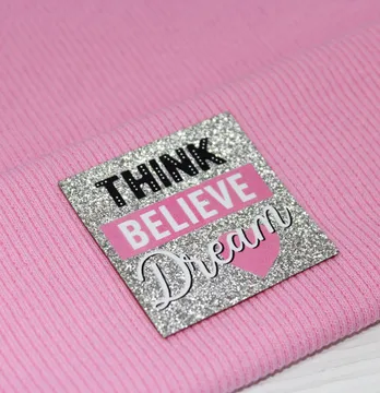 Нашивка из глитера "Think beleive" 45*45 мм серебряного цвета