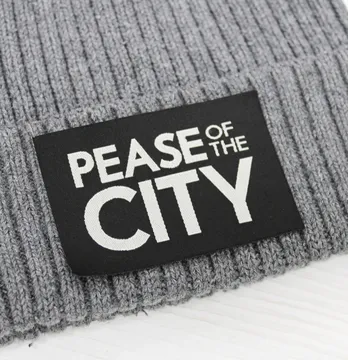 Жаккардовая нашивка "Pease of the city" 75*50 мм черного цвета на флизелиновой основе