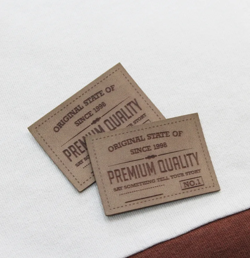 Нашивка "Premium quality" 60*42 мм пісочного кольору-1