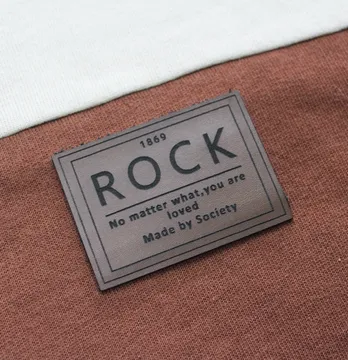 Нашивка "Rock" 60*43 мм темно-коричневого цвета