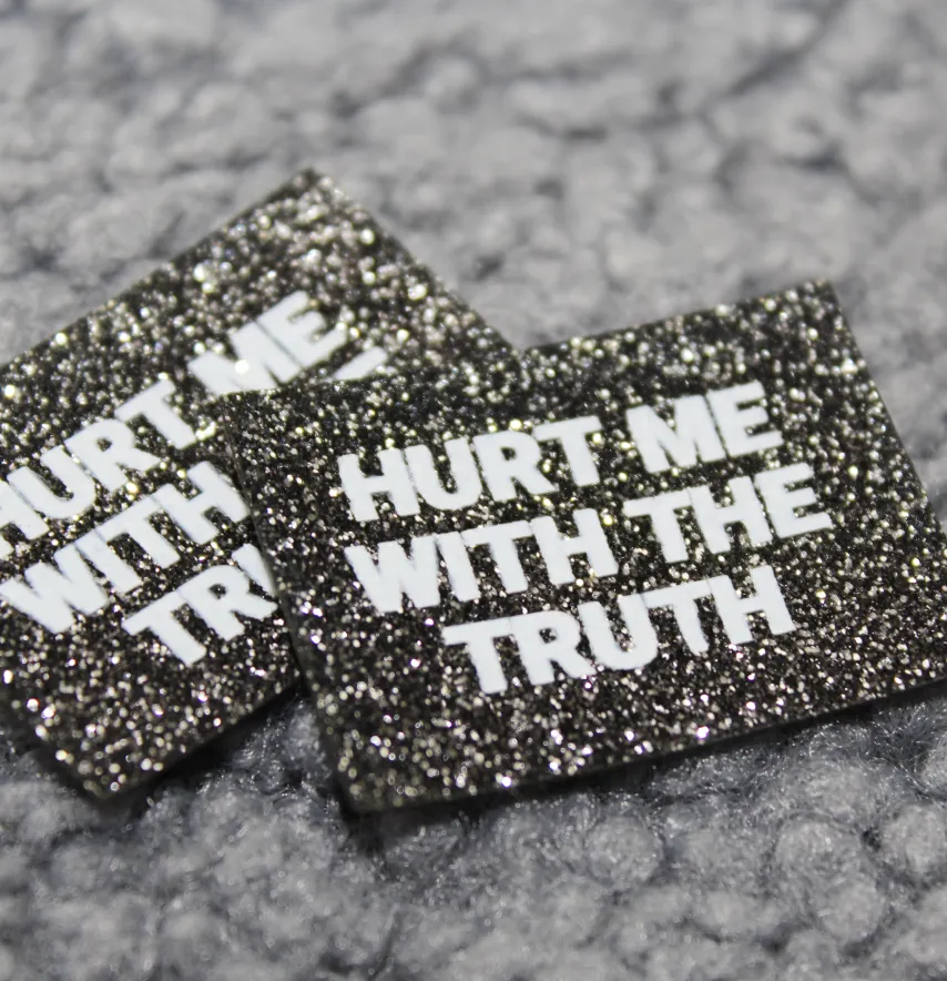 Нашивка з глітеру "Hurt me" 35*25 мм чорного кольору-2