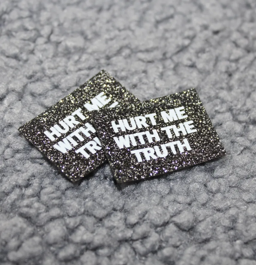 Нашивка з глітеру "Hurt me" 35*25 мм чорного кольору-3