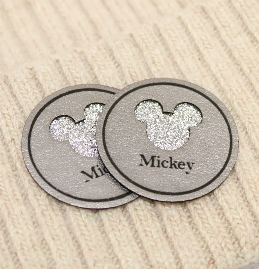 Нашивка из глитера "Mickey" d=35 мм серебряного цвета-1