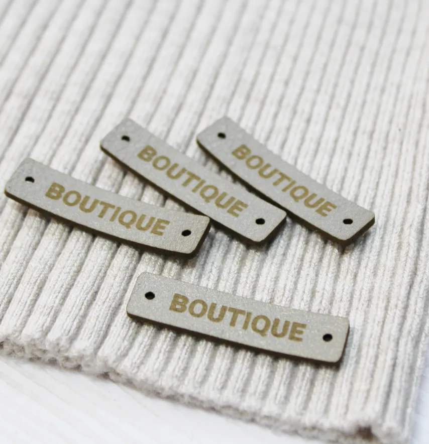 Нашивка "Boutique" 40*10 мм золотого кольору-1