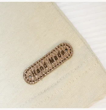 Нашивка "Hand Made" 40*10 мм бронзового кольору