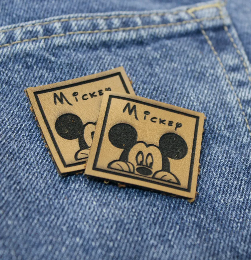 Нашивка "Mickey" 35*35 мм світло-коричневого кольору-1