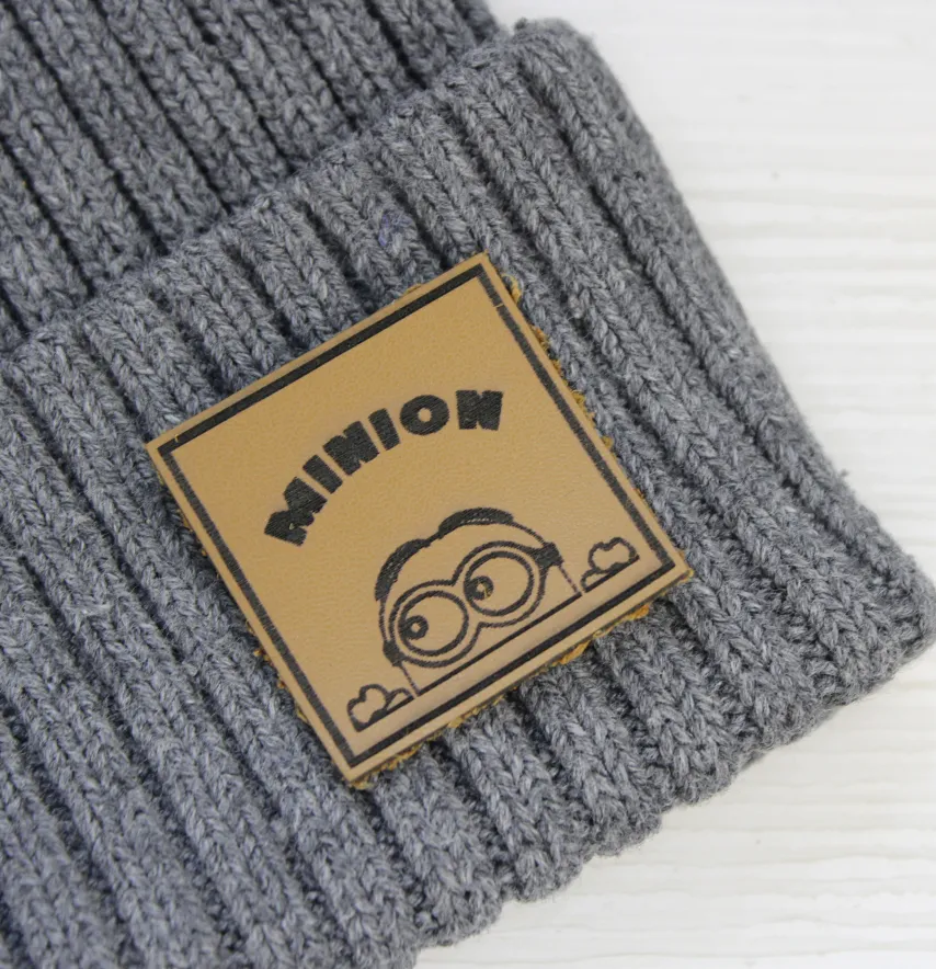 Нашивка "Minion" 35*35 мм світло-коричневого кольору-1