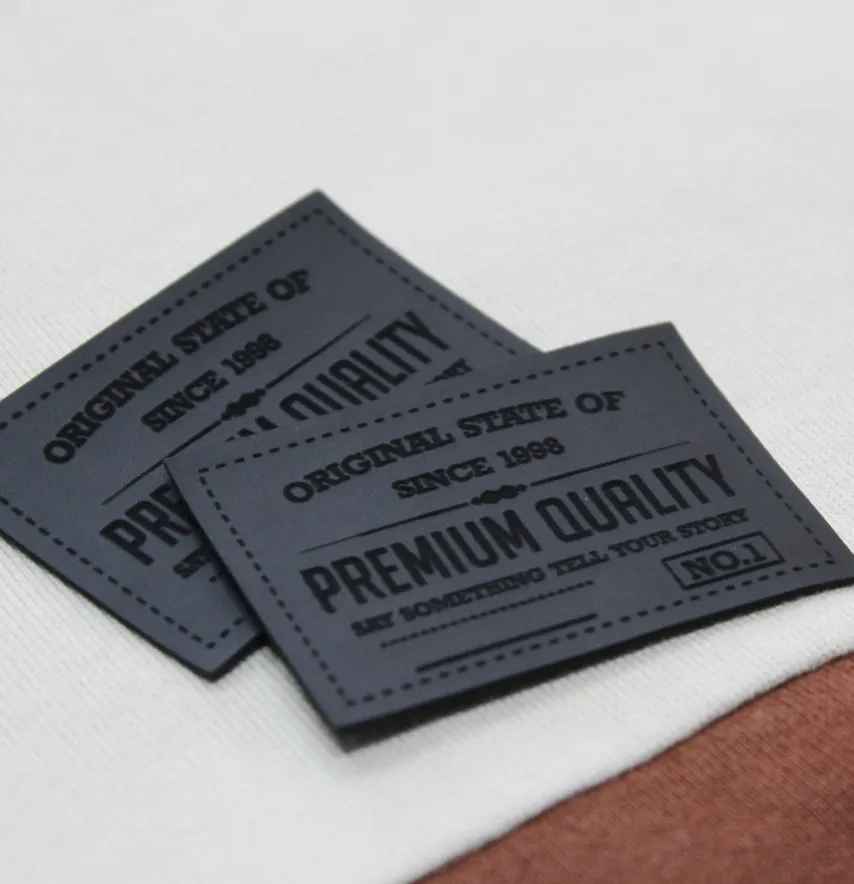 Нашивка "Premium quality" 60*42 мм чорного кольору-1