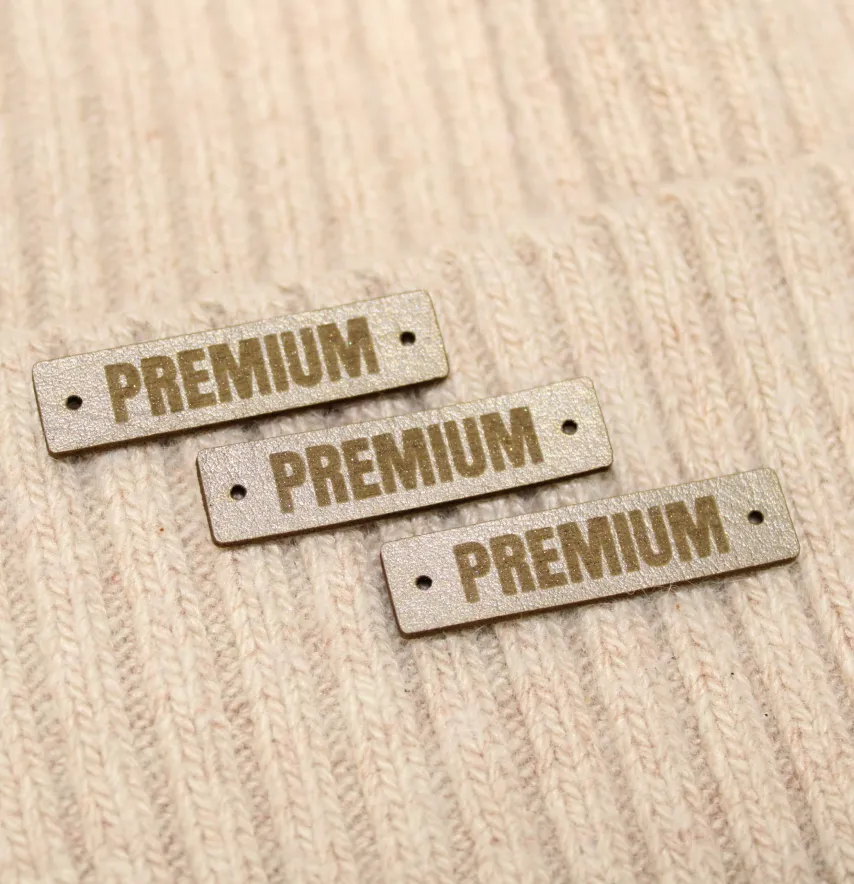 Нашивка "Premium" 40*10 мм золотого кольору-1