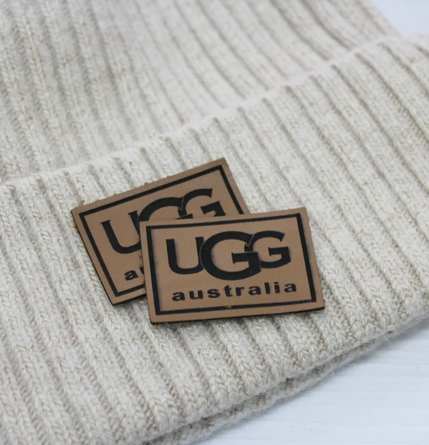 Нашивка "UGG" 45*30 мм светло-коричневого цвета-1