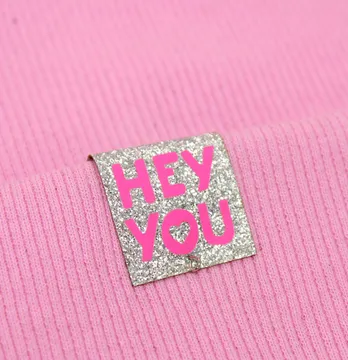 Нашивка из глитера "Hey you" 25*50 мм серебряного цвета с розовым