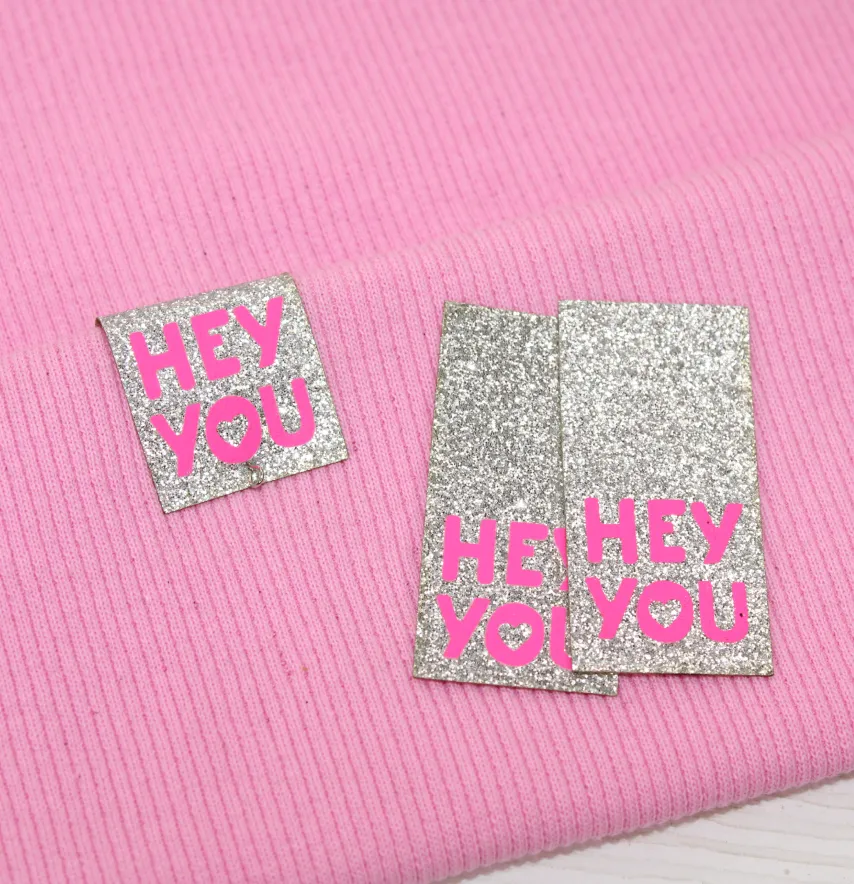 Нашивка из глитера "Hey you" 25*50 мм серебряного цвета с розовым-1