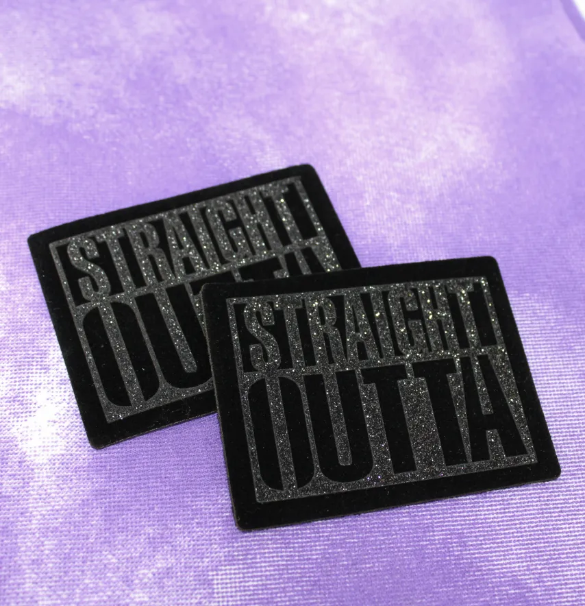 Нашивка з глітеру "Straight outta" 75*60 мм чорного кольору-1