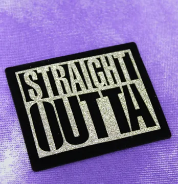 Нашивка из глитера "Straight outta" 75*60мм черного цвета с золотом