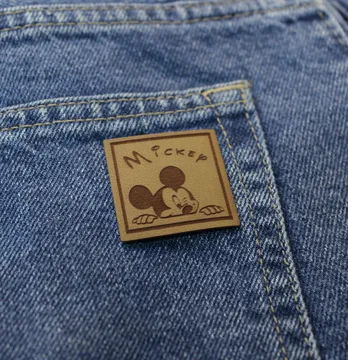 Нашивка "Mickey" підморгує 35*35 мм пісочного кольору