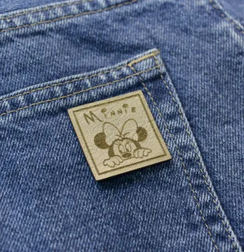 Нашивка "Minnie" 35*35 мм золотого цвета