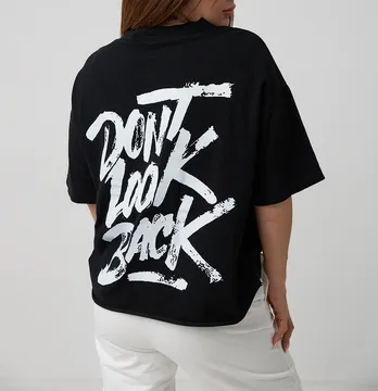 Женская футболка оверсайз "Dont look back" черного цвета