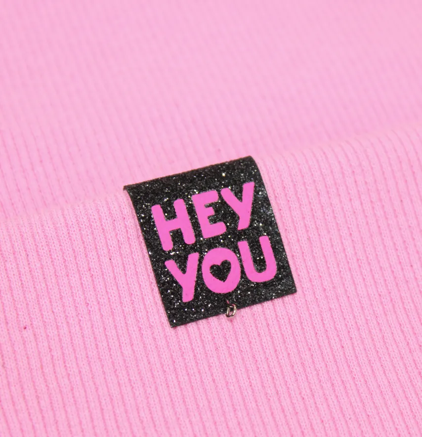 Нашивка з глітеру "Hey you" 25*50 мм чорного кольору з рожевим-0