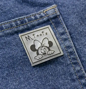 Нашивка "Minnie" 35*35 мм срібного кольору
