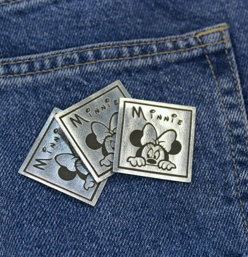 Нашивка "Minnie" 35*35 мм срібного кольору-1