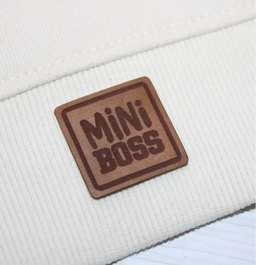 Нашивка "Mini boss" 30*30 мм коричневого кольору-1