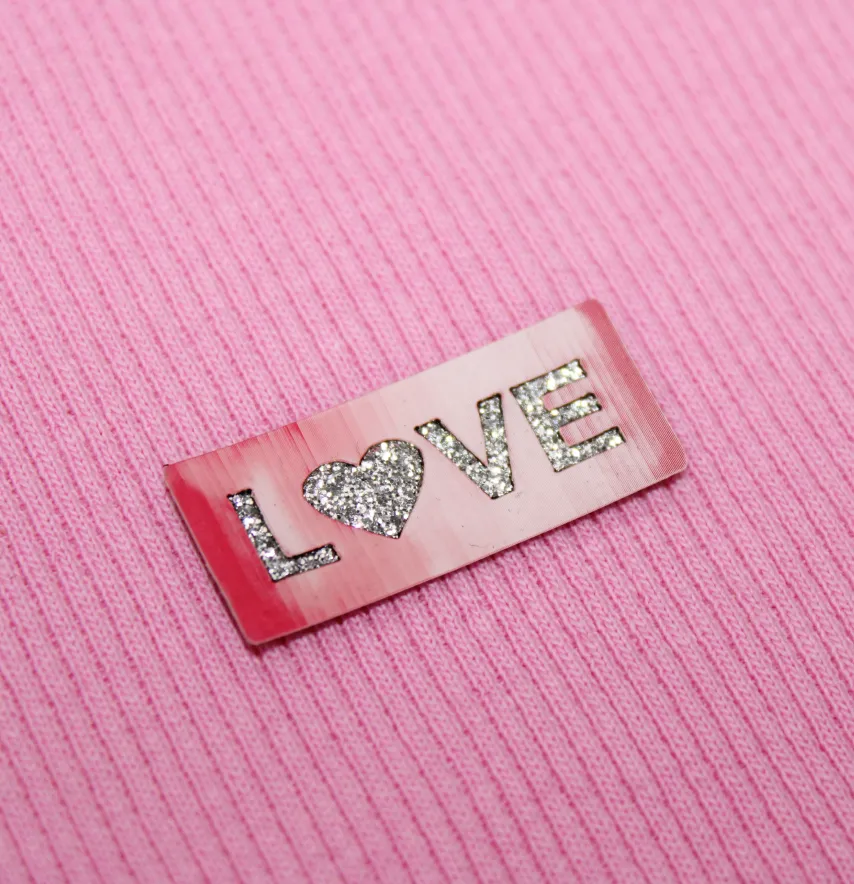 Нашивка з глітеру "Love" 35*15 мм рожевого кольору-1