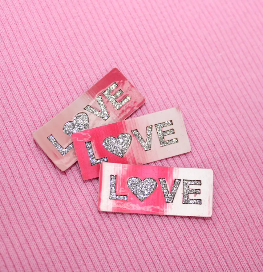 Нашивка з глітеру "Love" 35*15 мм рожевого кольору-2
