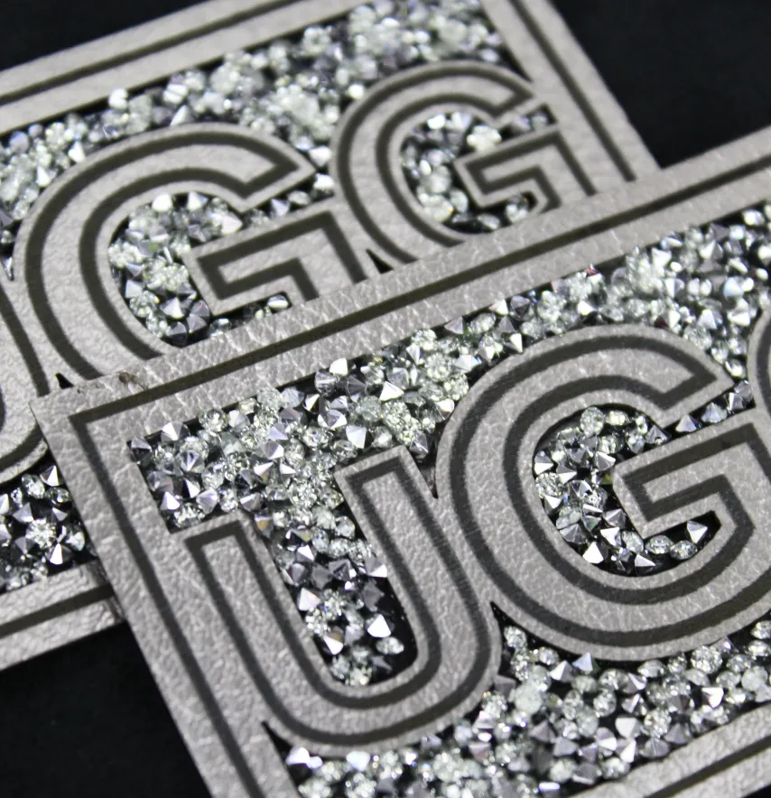 Нашивка з акриловим камінням "UGG" 80*50 мм сірого кольору зі срібним камінням-3