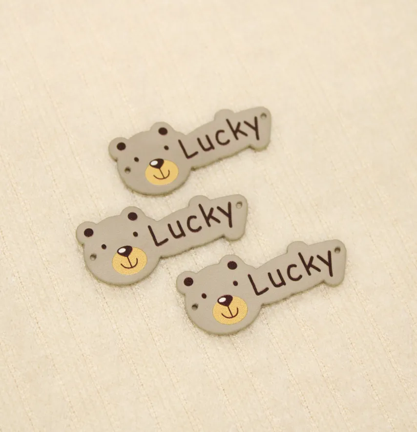 Нашивка "Lucky" 40*18мм бежевого цвета-1