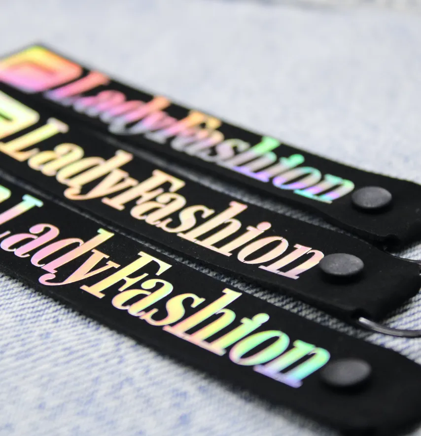 Підвіска з карабіном "Lady Fashion" 20*120 мм чорного кольору-0