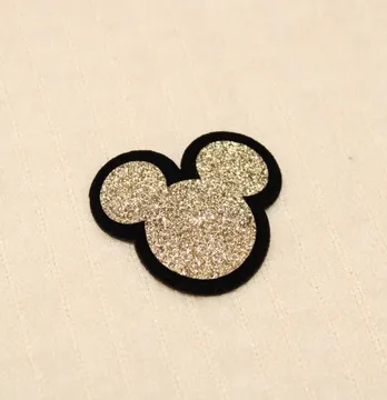 Нашивка из глитера "Mickey" 40*35 мм золотого цвета