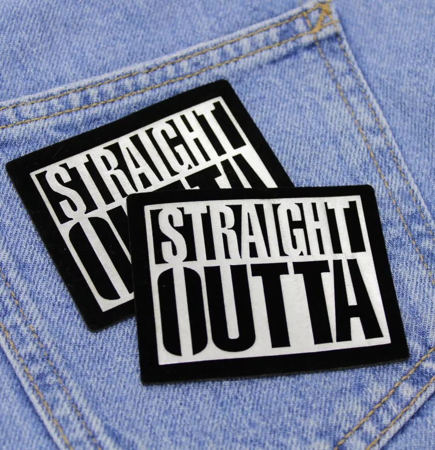 Нашивка "Straight outta" 75*60 мм чорного кольору зі сріблом-1