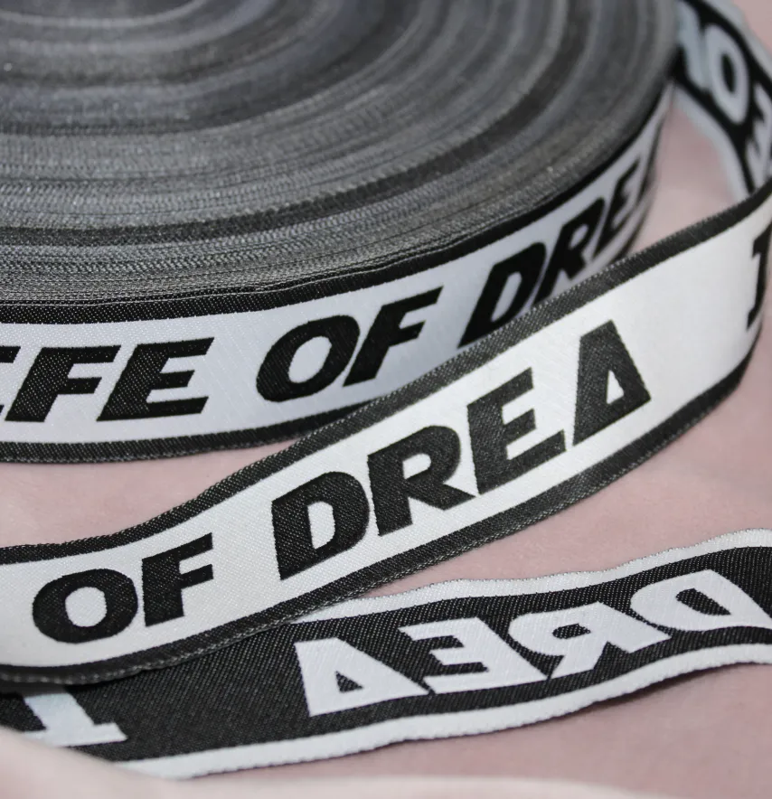 Тасьма жакардова "Life of drea" 25 мм білого кольору