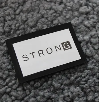 Нашивка "Strong" 60*40мм белого цвета