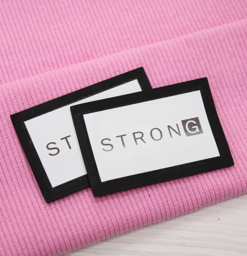 Нашивка "Strong" 60*40 мм білого кольору-1