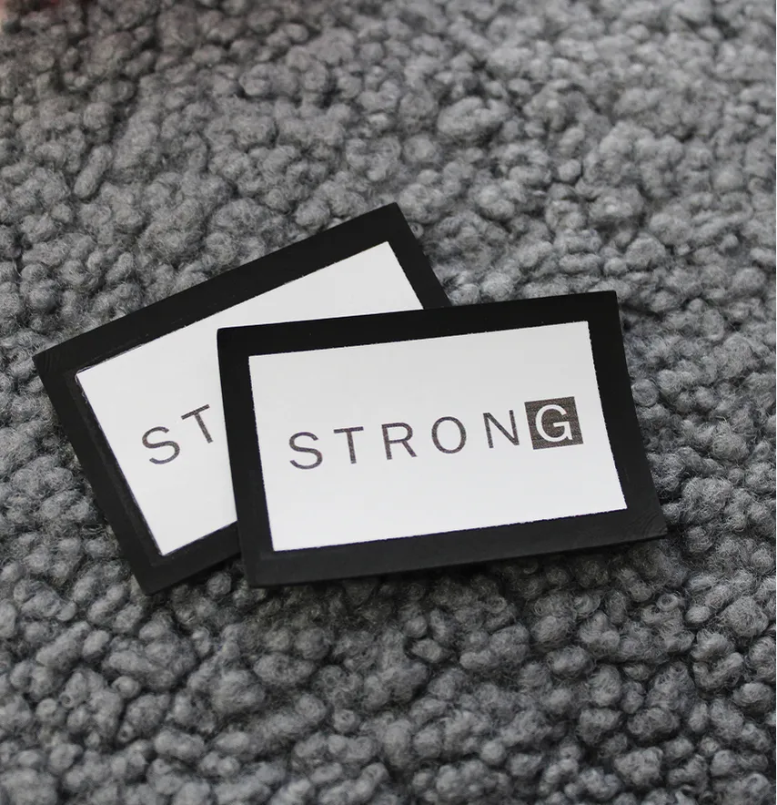 Нашивка "Strong" 60*40 мм білого кольору-3