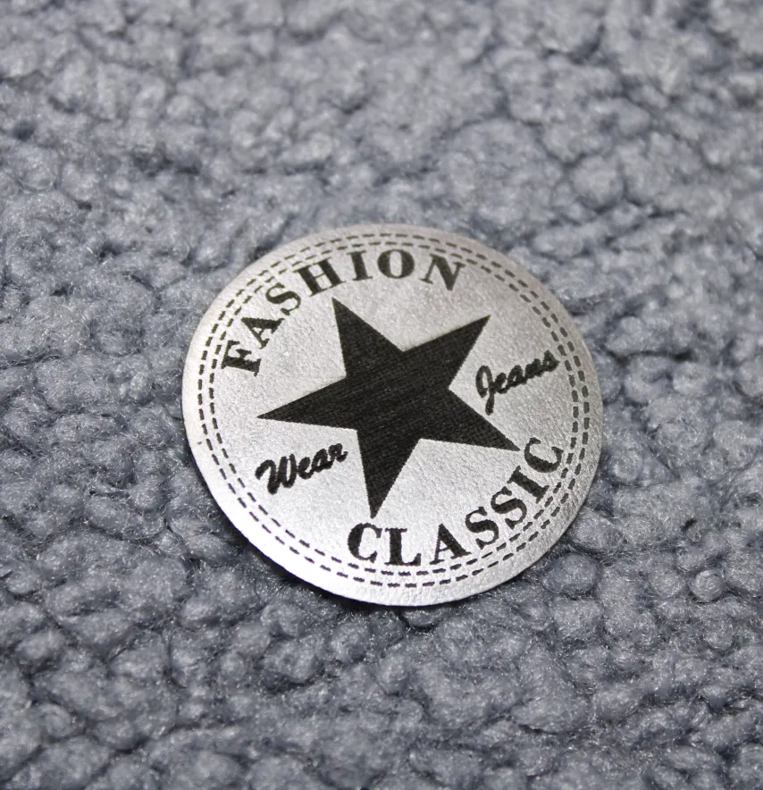 Нашивка "Fashion classic" d=40 мм срібного кольору-0