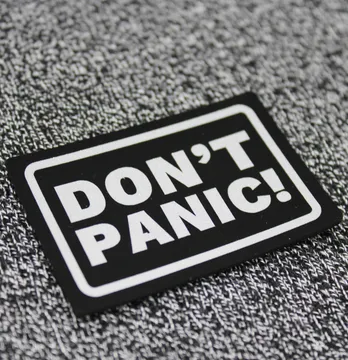 Нашивка светоотражающая "DON'T PANIC!" 60*40 мм черного цвета