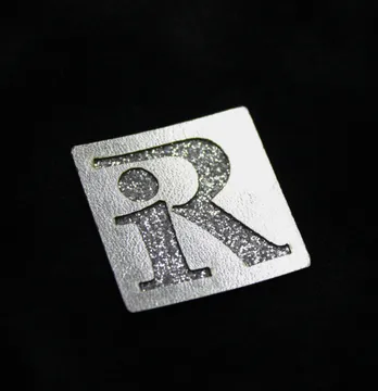 Нашивка из глитера "R" 30*30 мм серебряного цвета