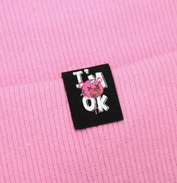 Нашивка "Im ok" Мишка 20*50мм черного цвета
