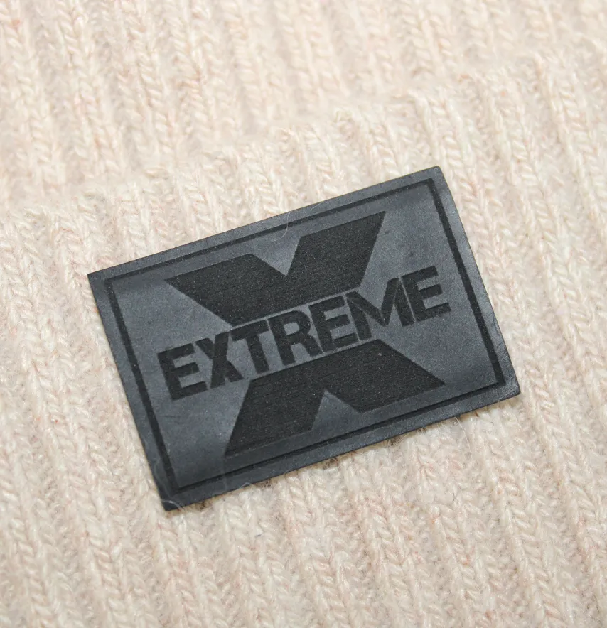 Нашивка "Extreme" 45*30 мм черного цвета-1