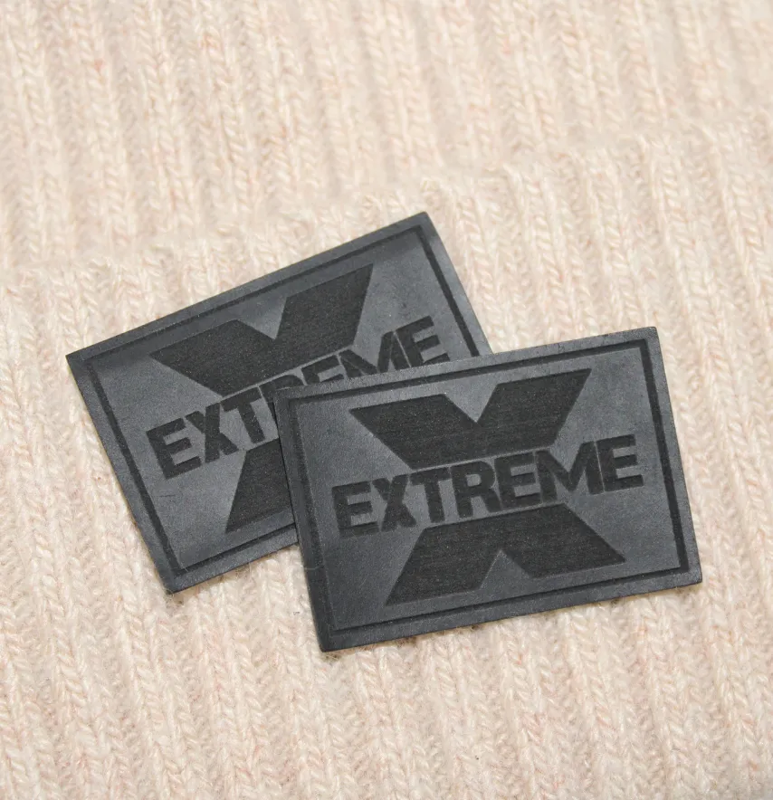 Нашивка "Extreme" 45*30 мм черного цвета-2