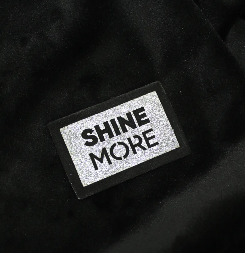 Нашивка из глитера Shine More 60*40мм серебряного цвета с черным.-2