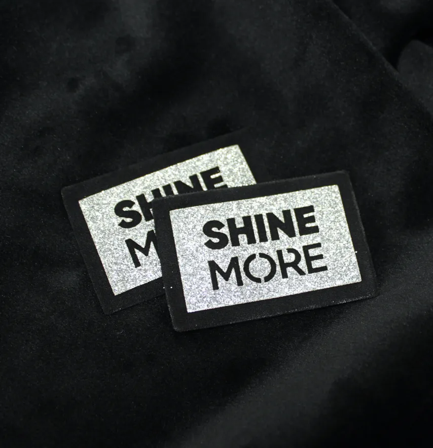 Нашивка из глитера Shine More 60*40мм серебряного цвета с черным.-3