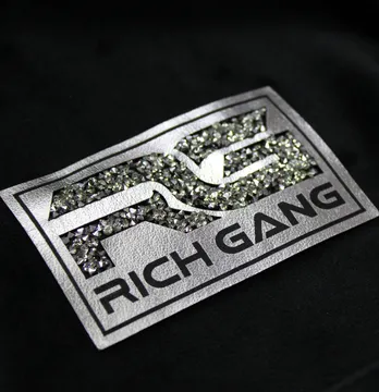 Нашивка с акриловыми камнями "RICH GANG" 70*45 мм серебряного цвета с серебряными камнями