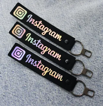 Подвеска с карабином "Instagram" 20*120 мм черного цвета