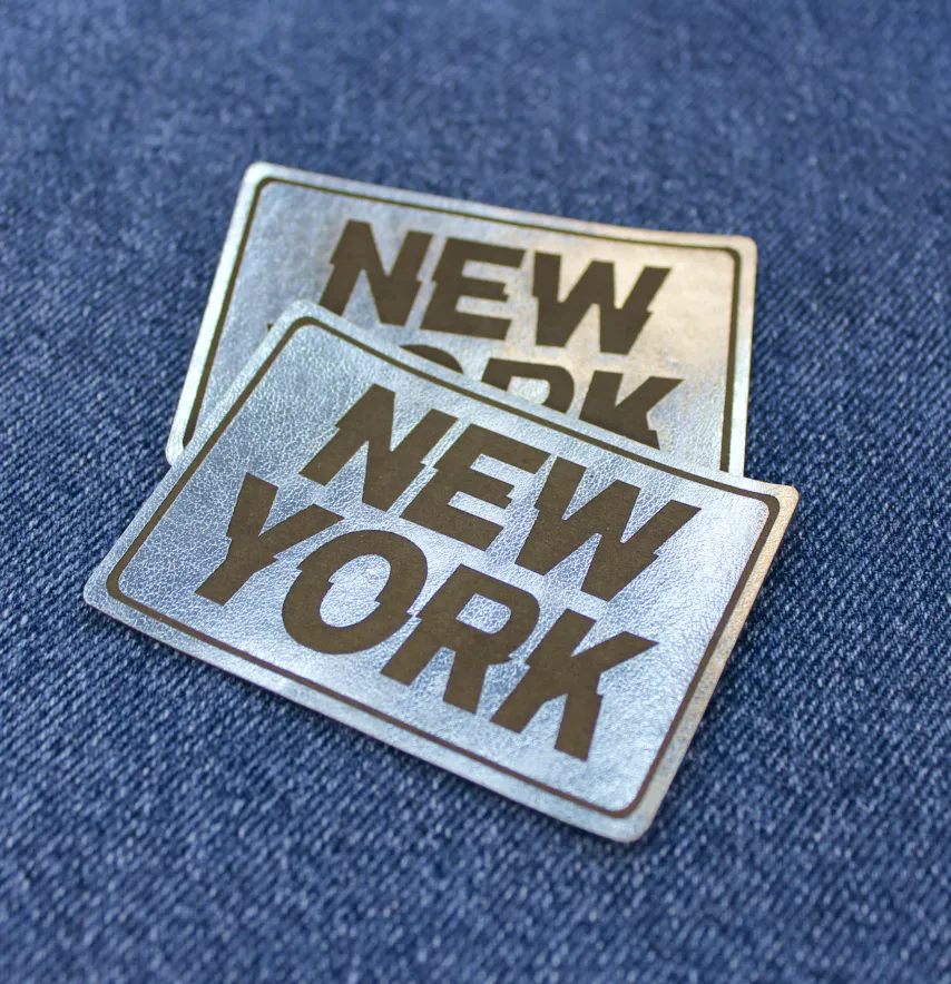 Нашивка "New York" 70*50 мм серебряного цвета-1