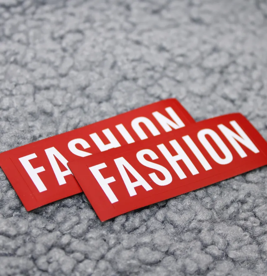 Нашивка "Fashion" 25*70 мм червоного кольору-0