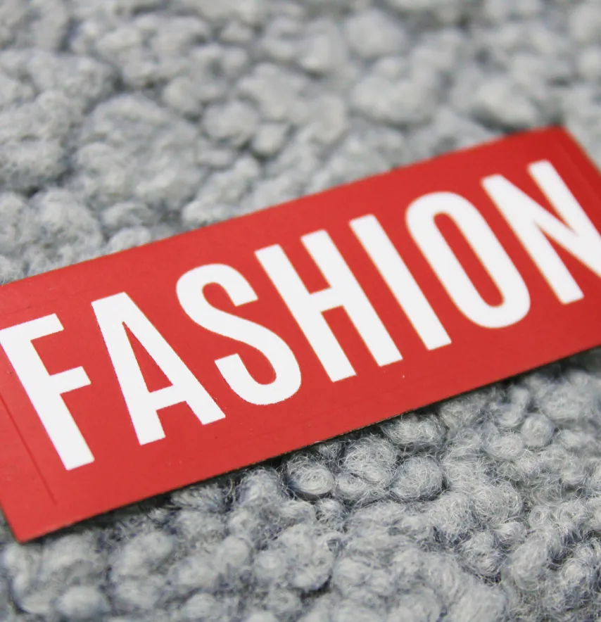 Нашивка "Fashion" 25*70 мм червоного кольору-1